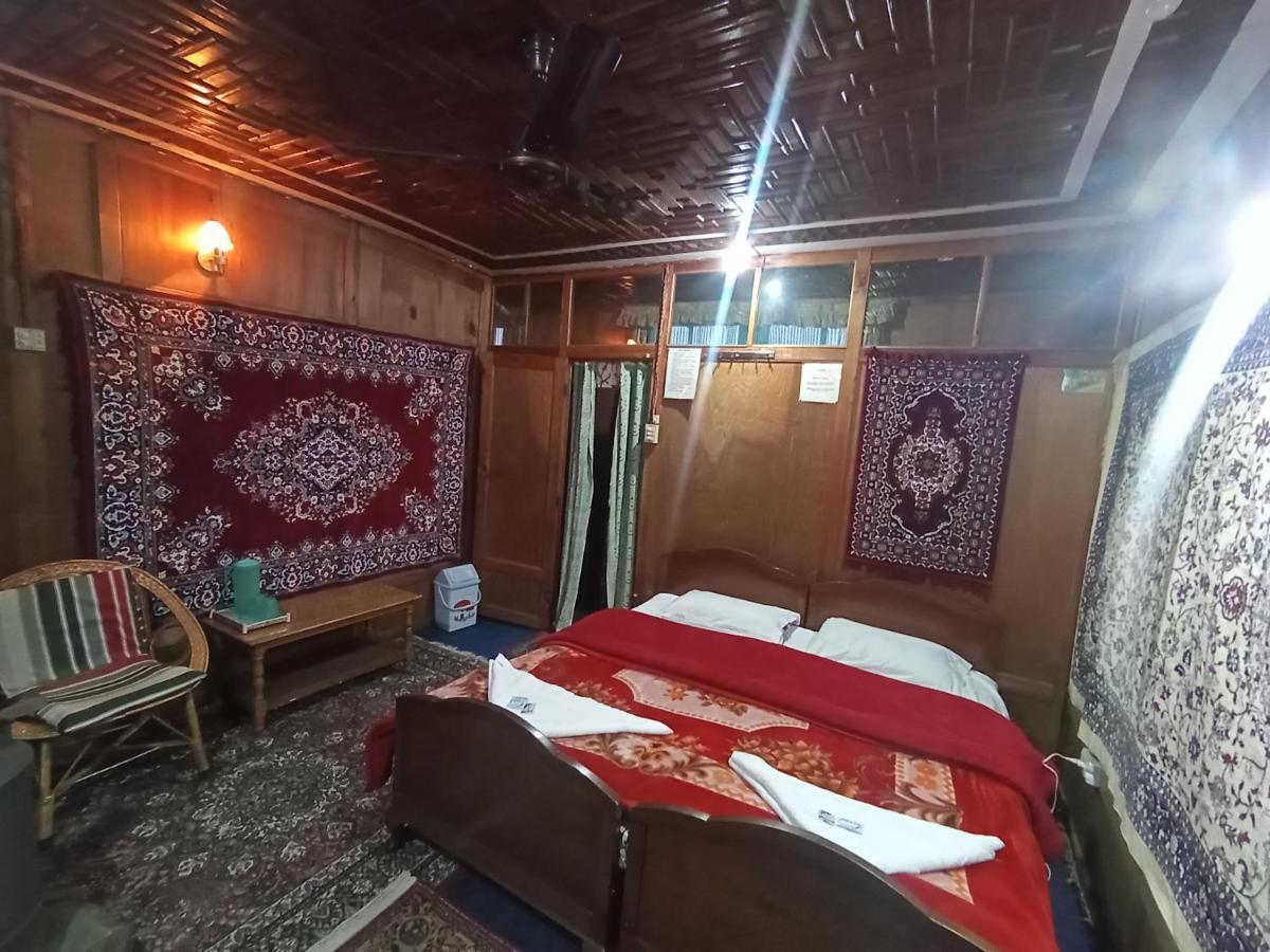 New Bombay Heritage Group Of House Boat Srīnagar Kültér fotó